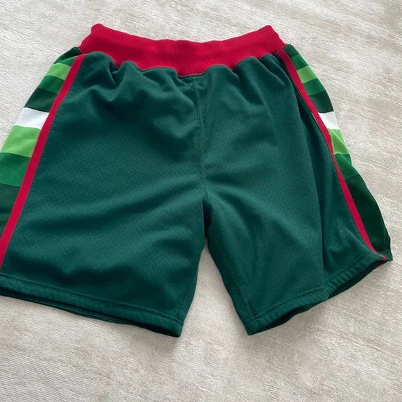 authentic mitchel and ness milwaukee bucks shorts - Picture 1 of 2